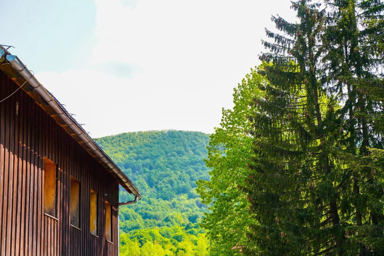 Planinarski Dom "Bijele Stijene" Mountain Lodge Tuk Vojni Экстерьер фото